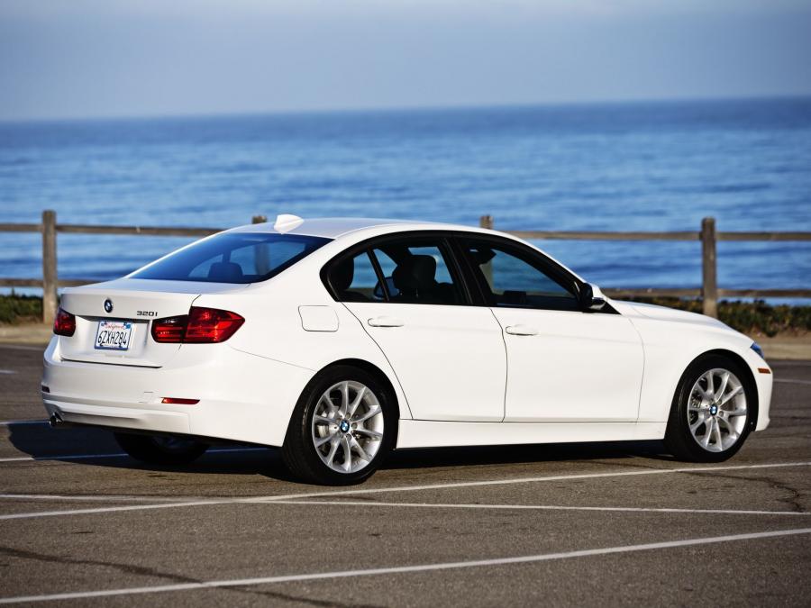 BMW 320i Sedan 2013 года  (US) (фото 7 из 16)